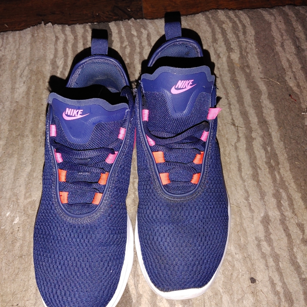 Nike AirMax - Picture 2 of 5